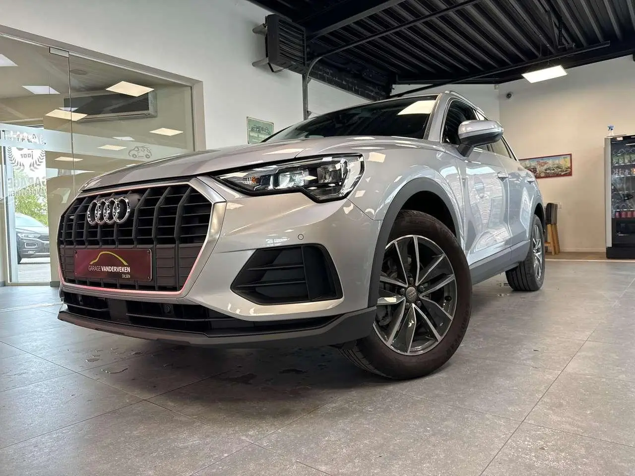 Photo 1 : Audi Q3 2019 Petrol