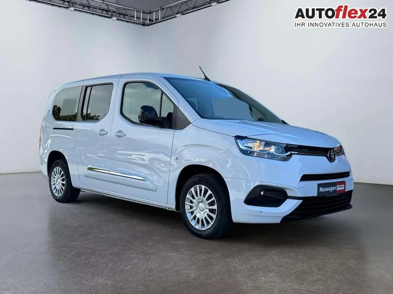 Photo 1 : Toyota Proace 2024 Petrol