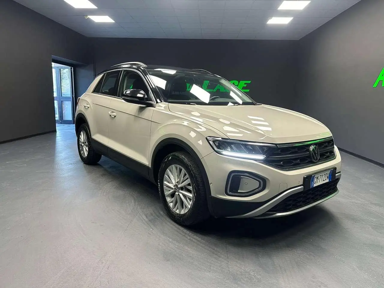 Photo 1 : Volkswagen T-roc 2022 Petrol