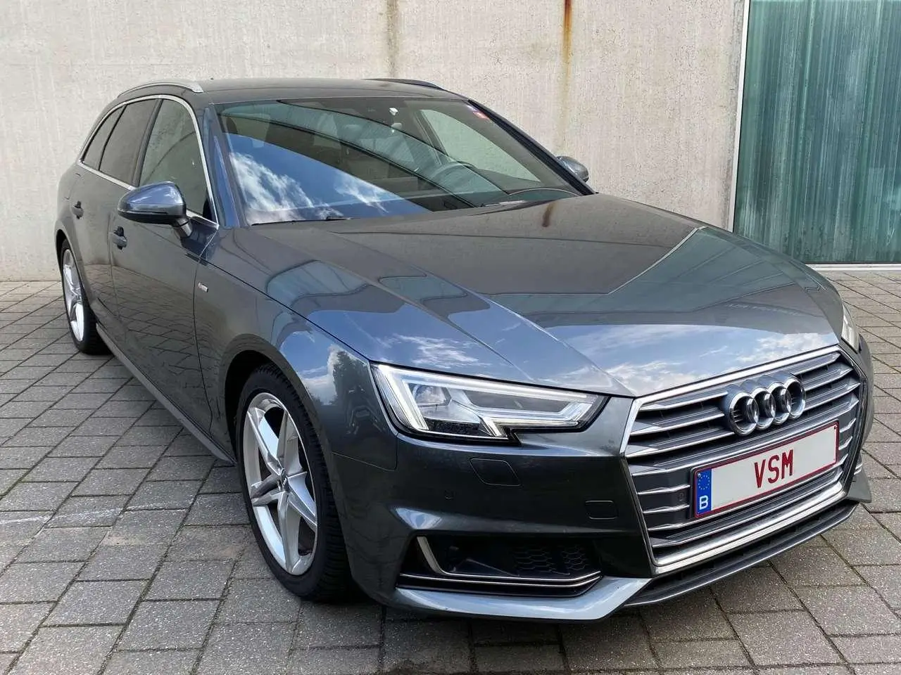 Photo 1 : Audi A4 2018 Petrol