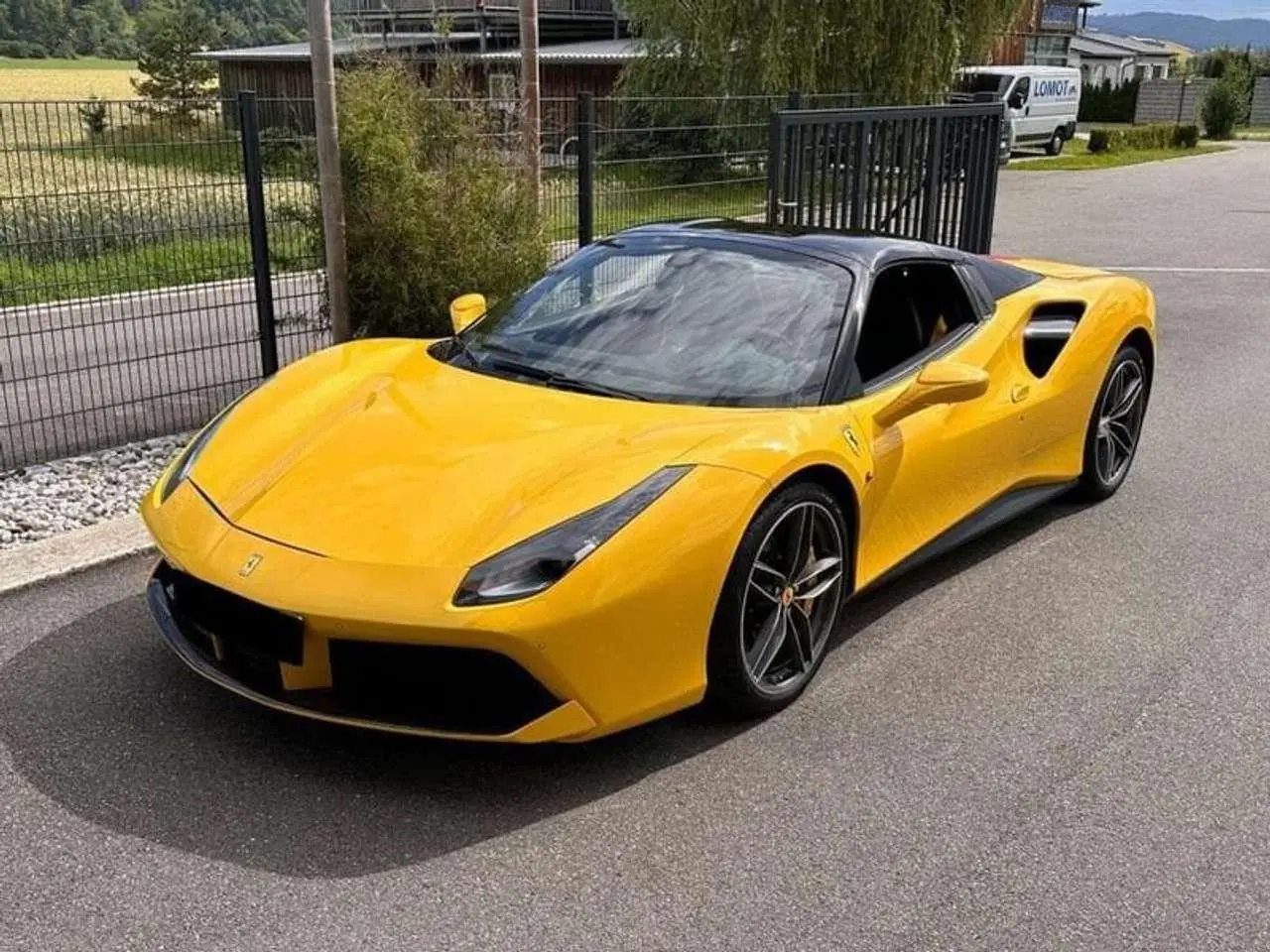 Photo 1 : Ferrari 488 2016 Essence