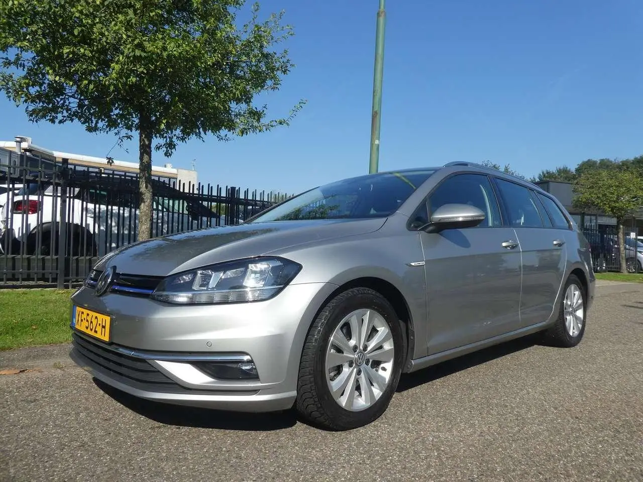 Photo 1 : Volkswagen Golf 2019 Petrol