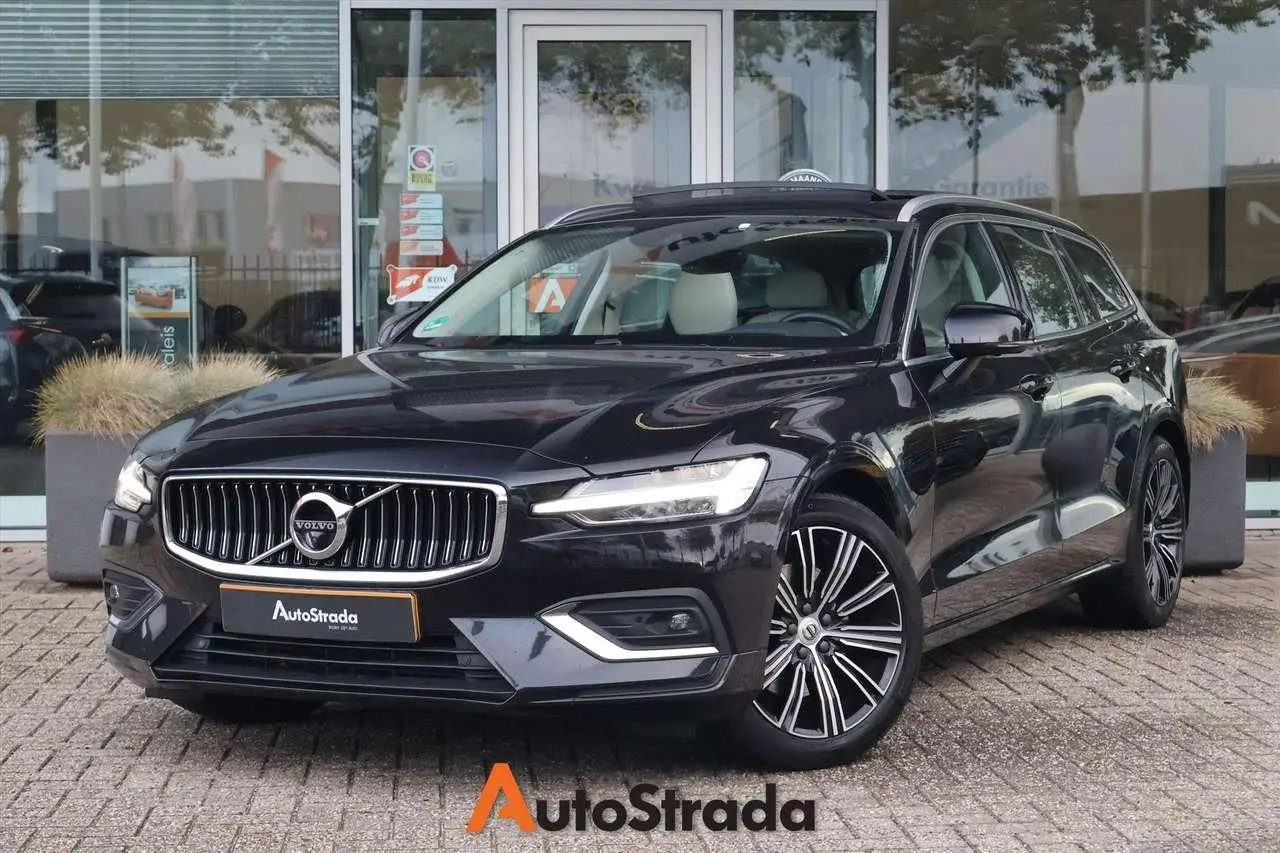 Photo 1 : Volvo V60 2021 Essence