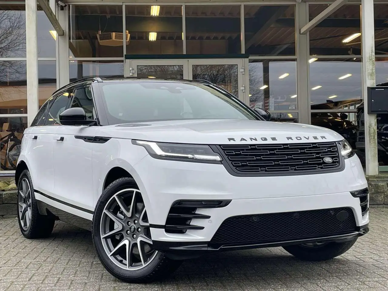 Photo 1 : Land Rover Range Rover Velar 2024 Hybride