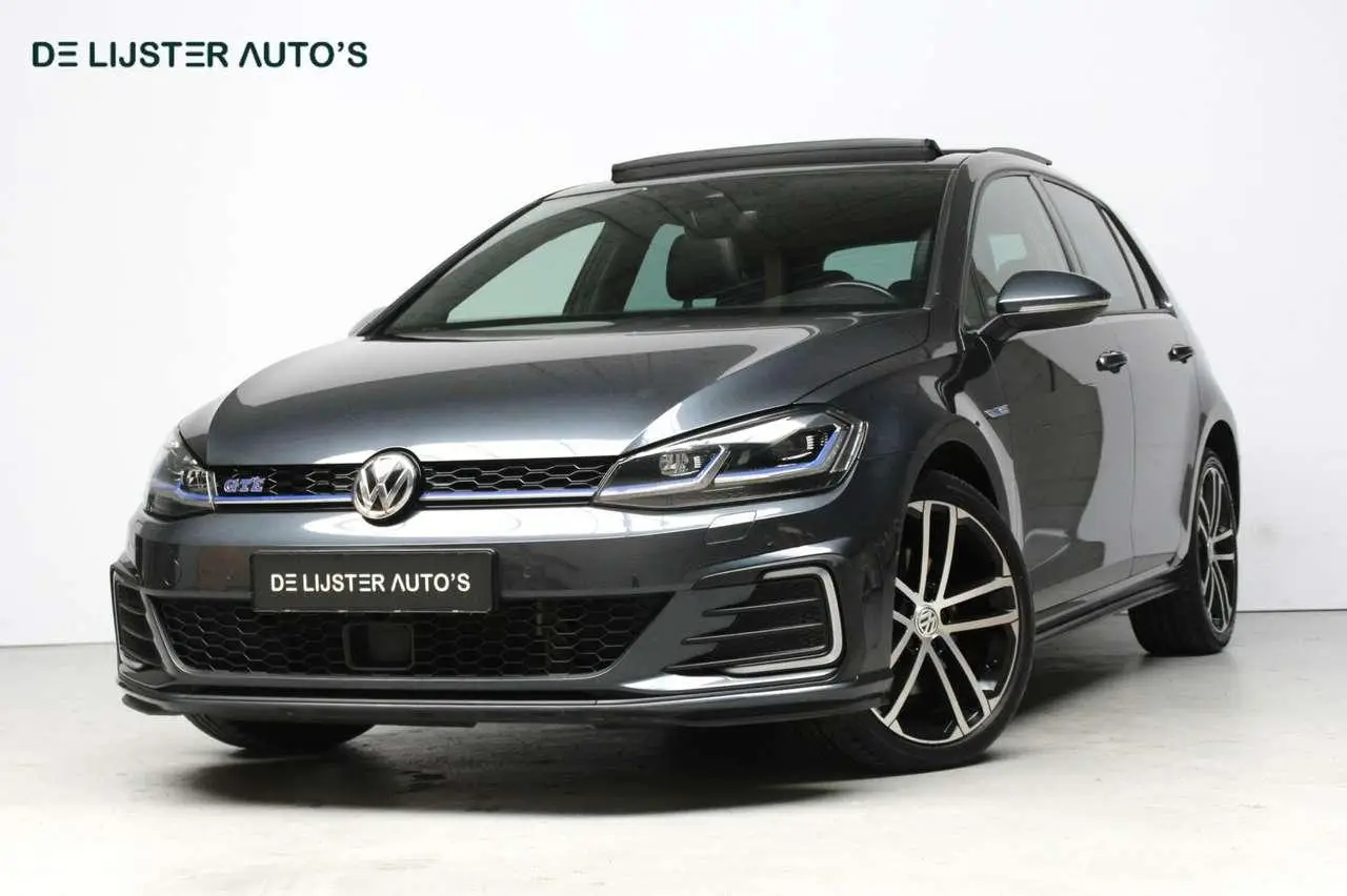 Photo 1 : Volkswagen Golf 2018 Hybrid