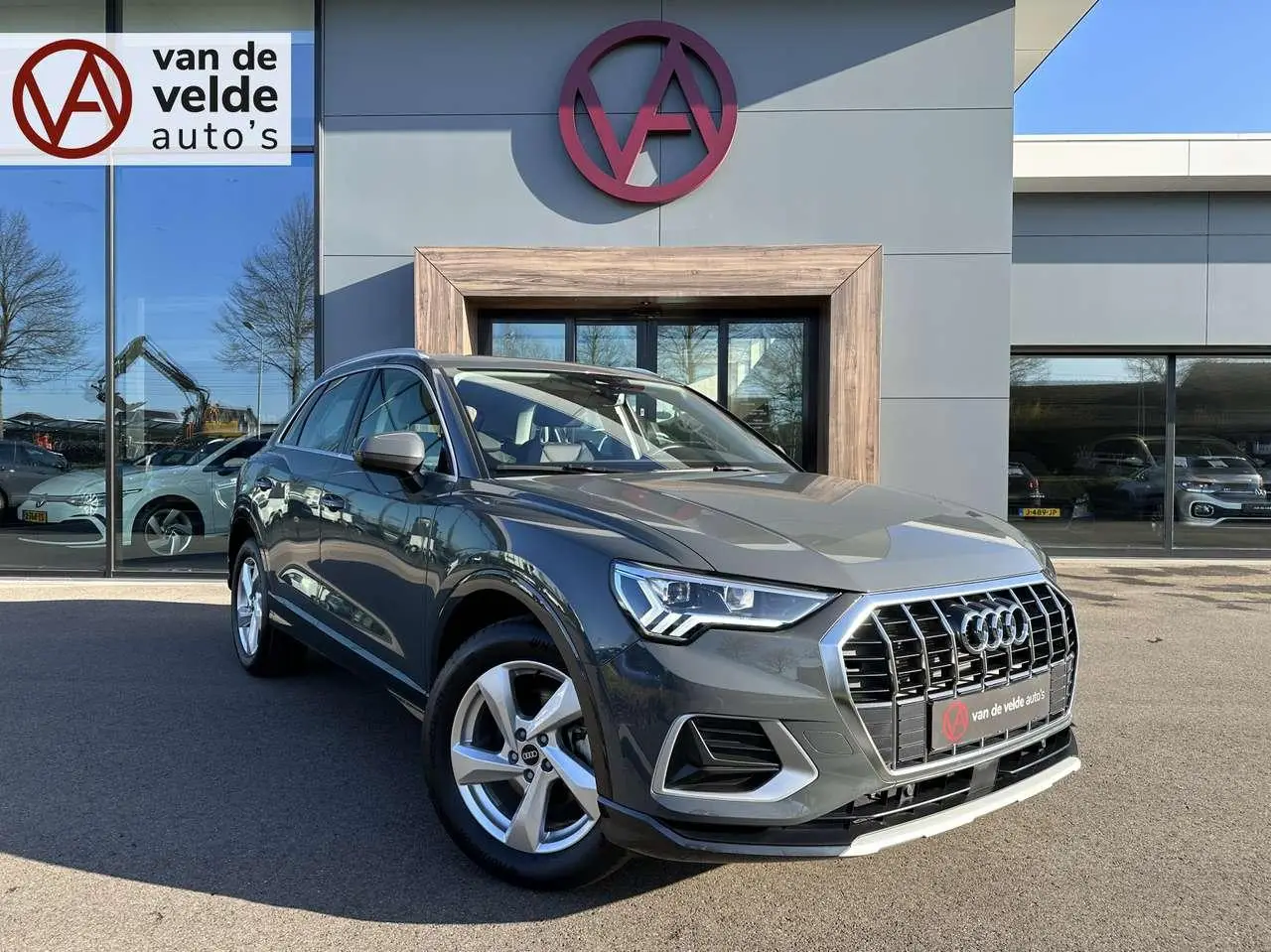 Photo 1 : Audi Q3 2023 Essence