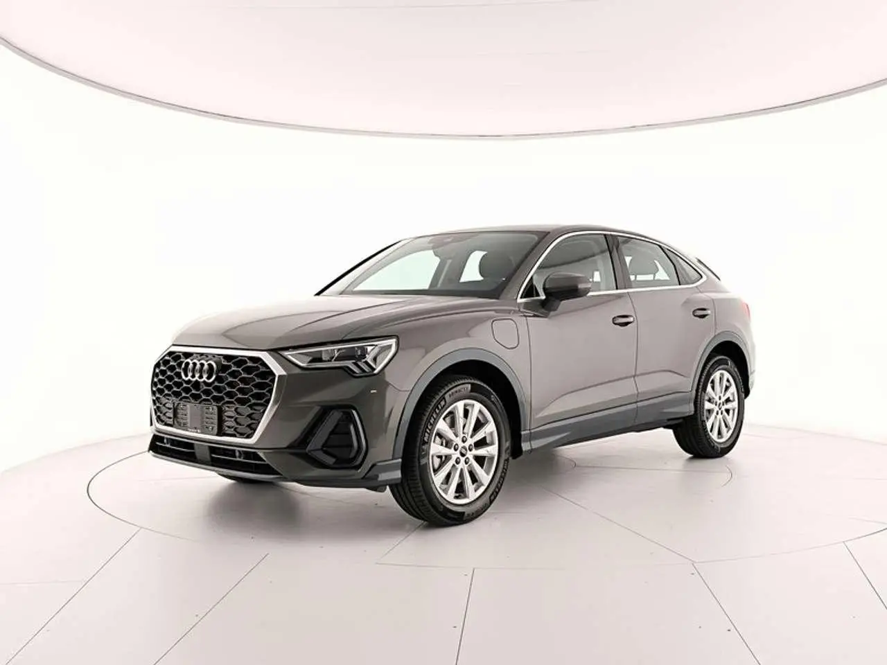 Photo 1 : Audi Q3 2024 Hybrid