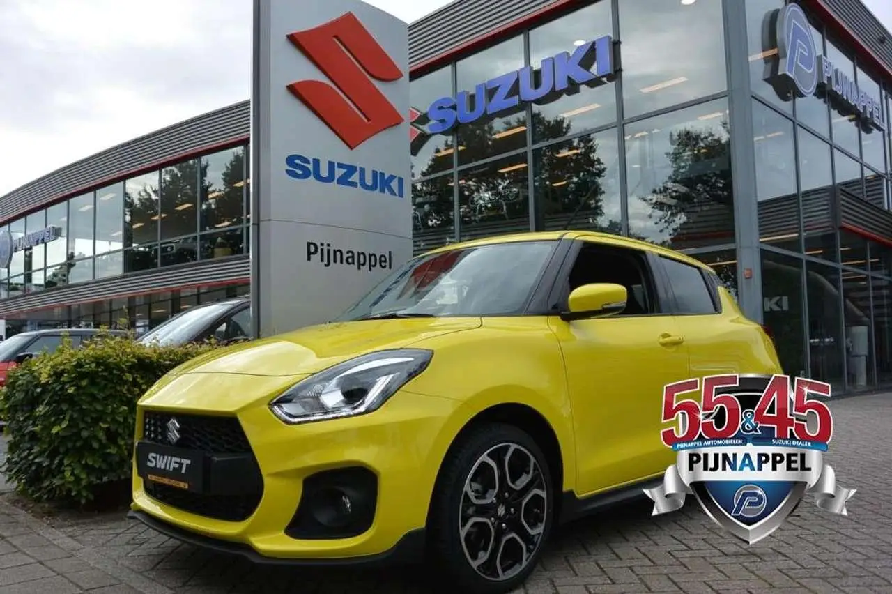 Photo 1 : Suzuki Swift 2023 Petrol