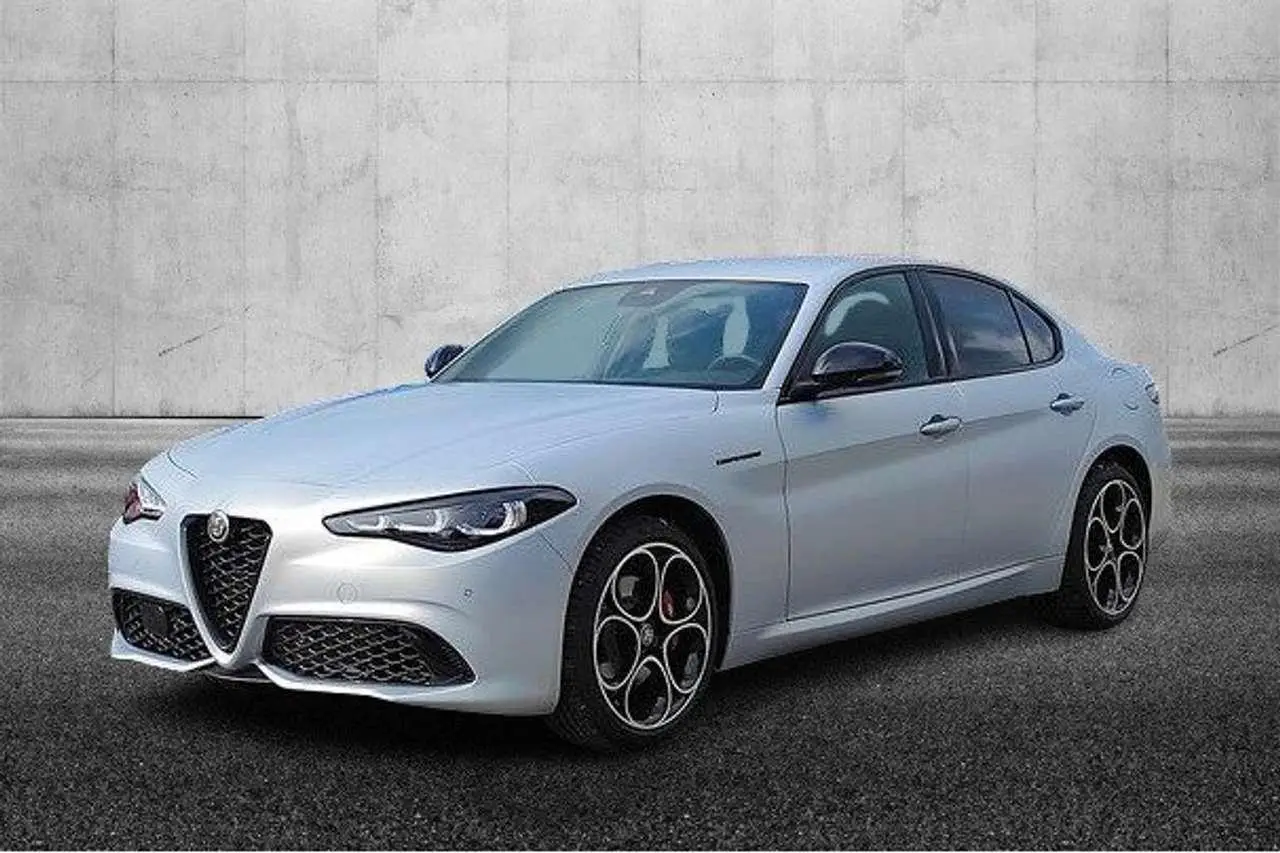 Photo 1 : Alfa Romeo Giulia 2023 Essence