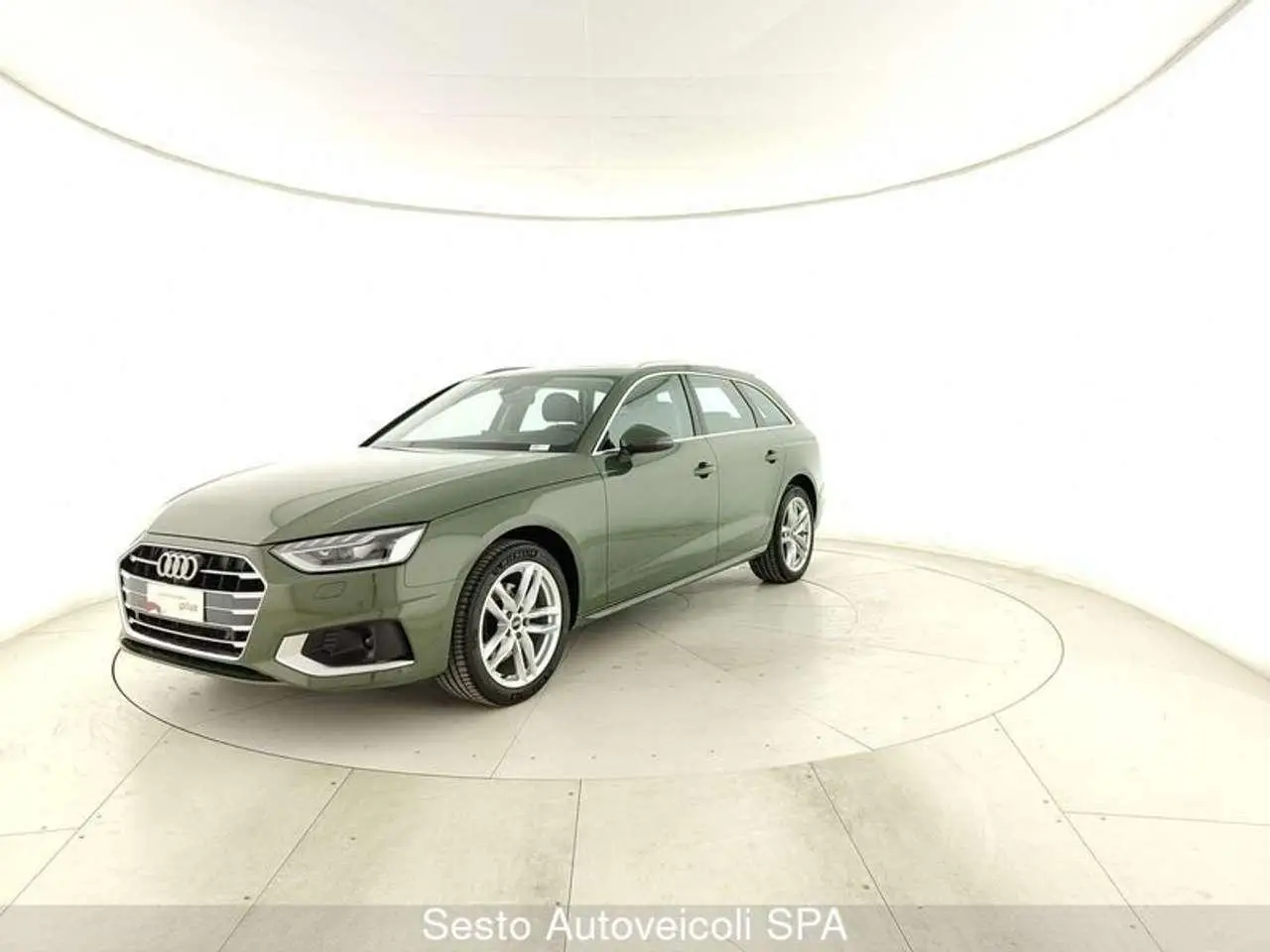 Photo 1 : Audi A4 2024 Hybride