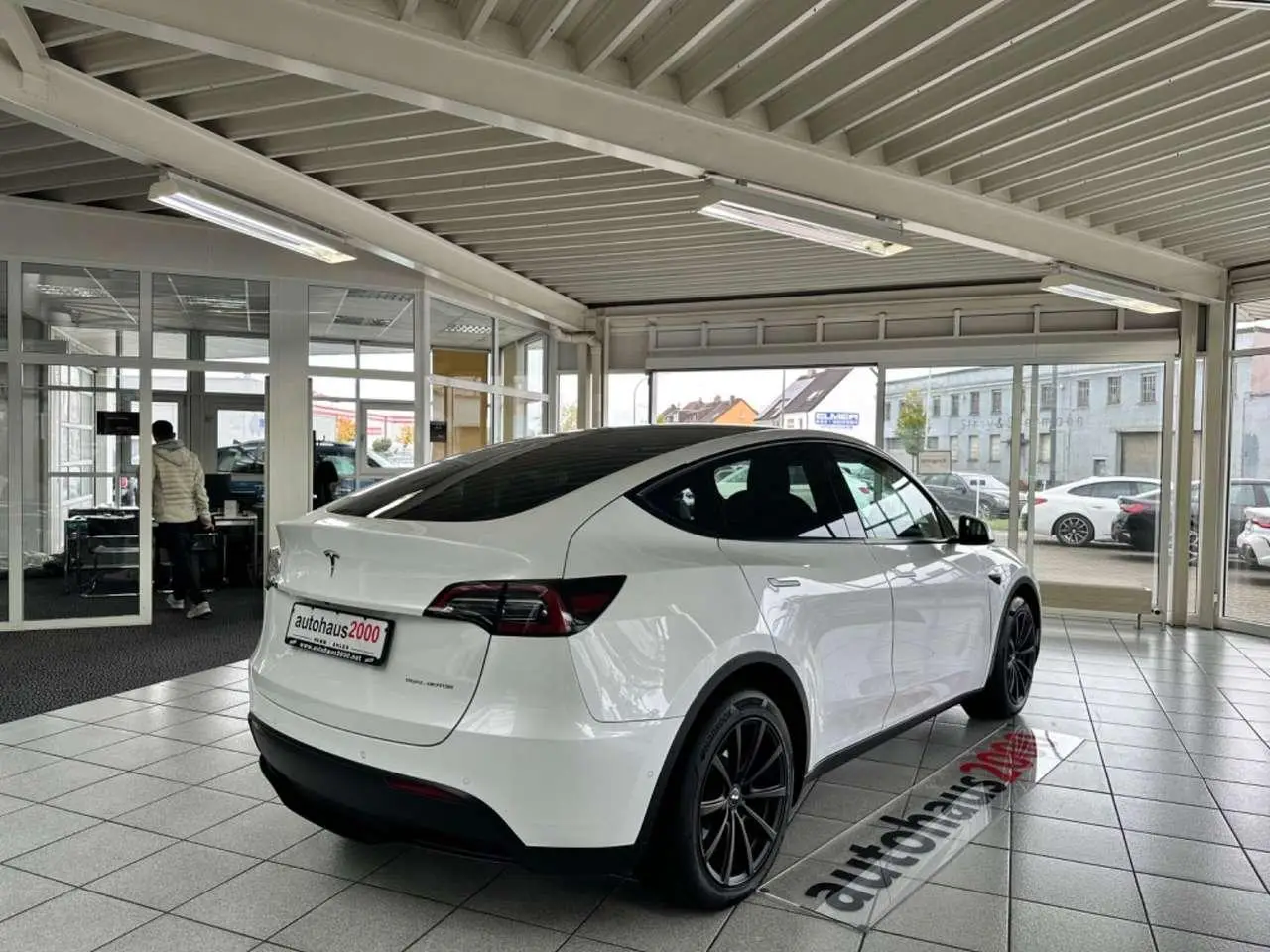 Photo 1 : Tesla Model Y 2021 Électrique