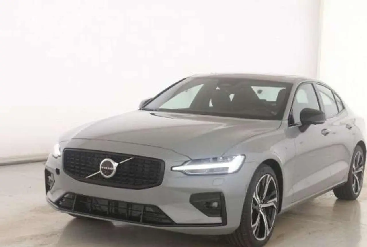 Photo 1 : Volvo S60 2023 Essence