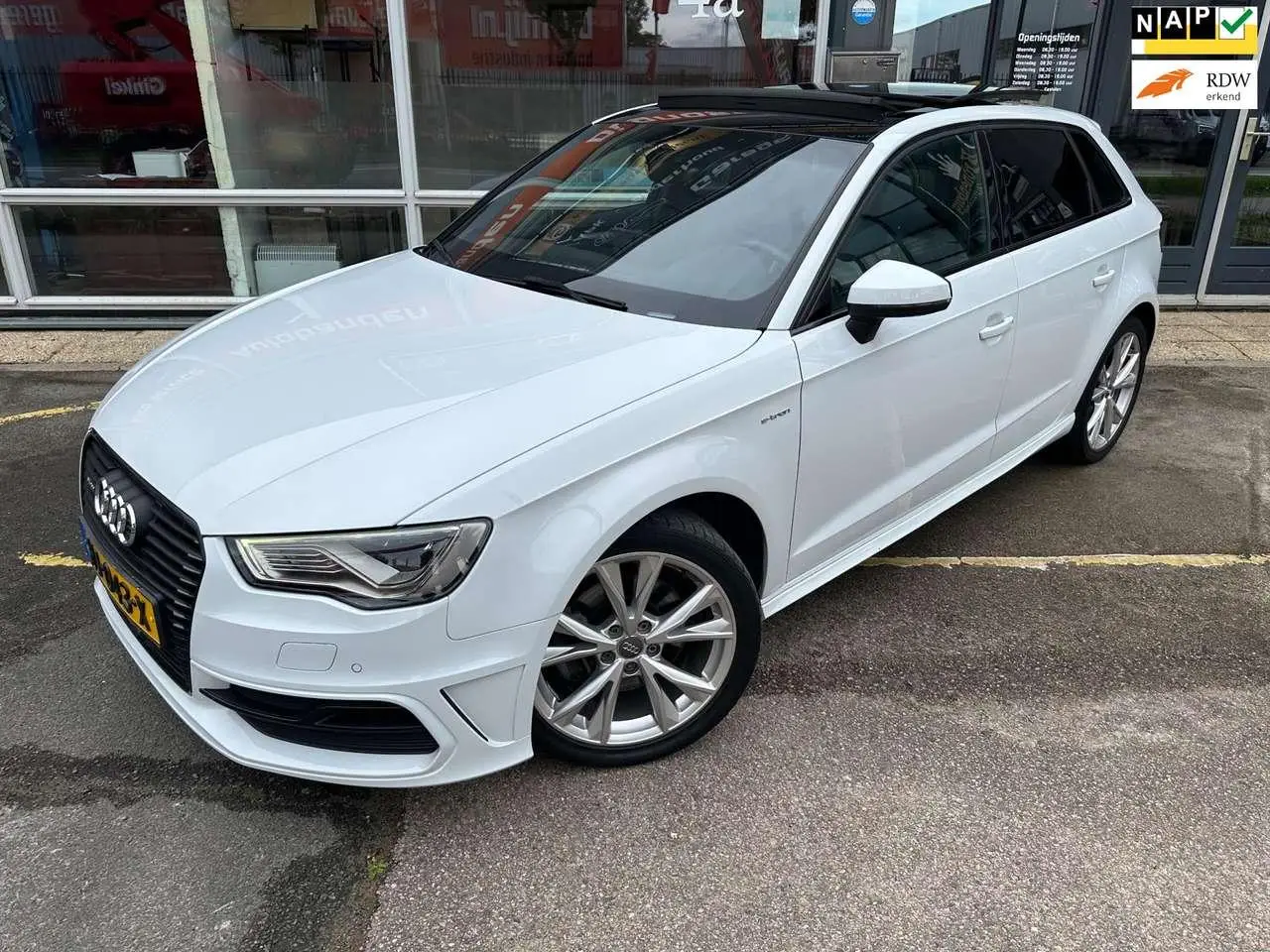 Photo 1 : Audi A3 2015 Hybride