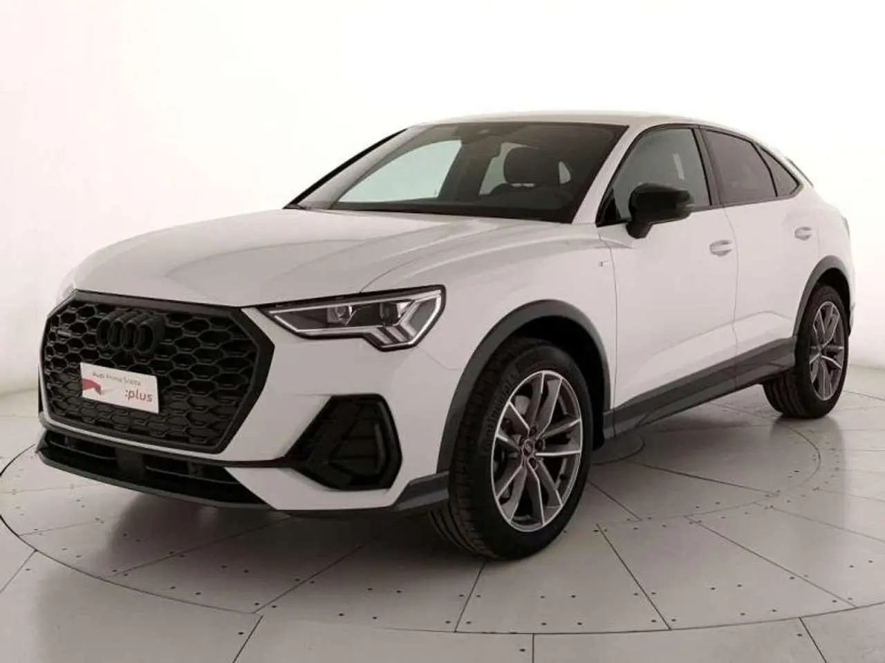 Photo 1 : Audi Q3 2023 Petrol