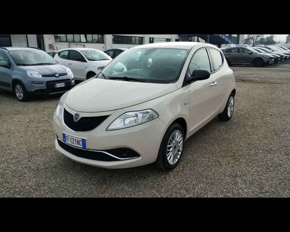 Photo 1 : Lancia Ypsilon 2016 Petrol