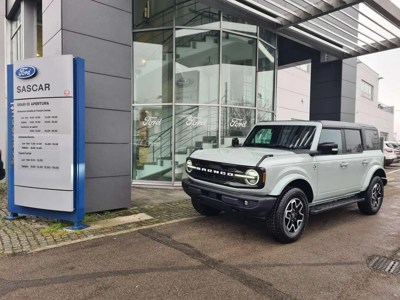 Photo 1 : Ford Bronco 2024 Petrol