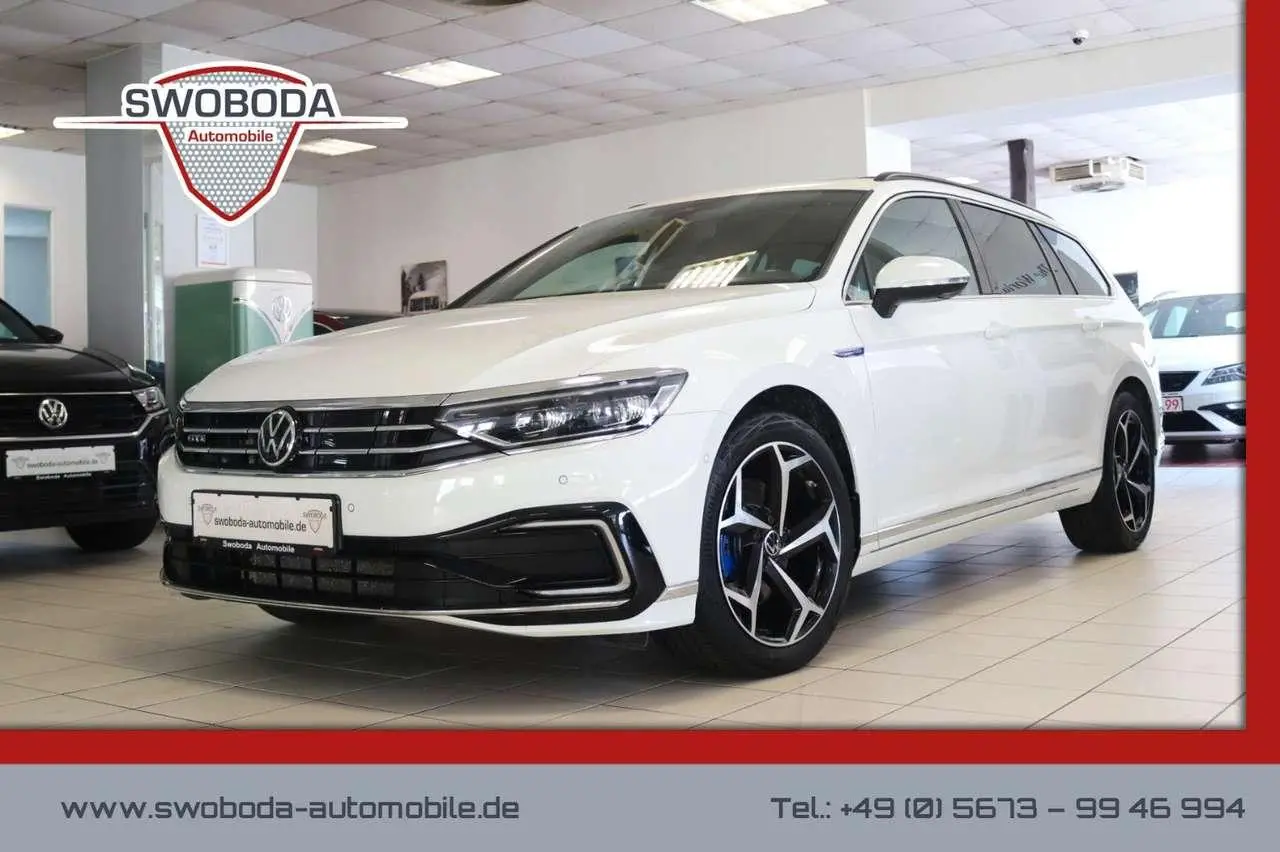 Photo 1 : Volkswagen Passat 2021 Hybride