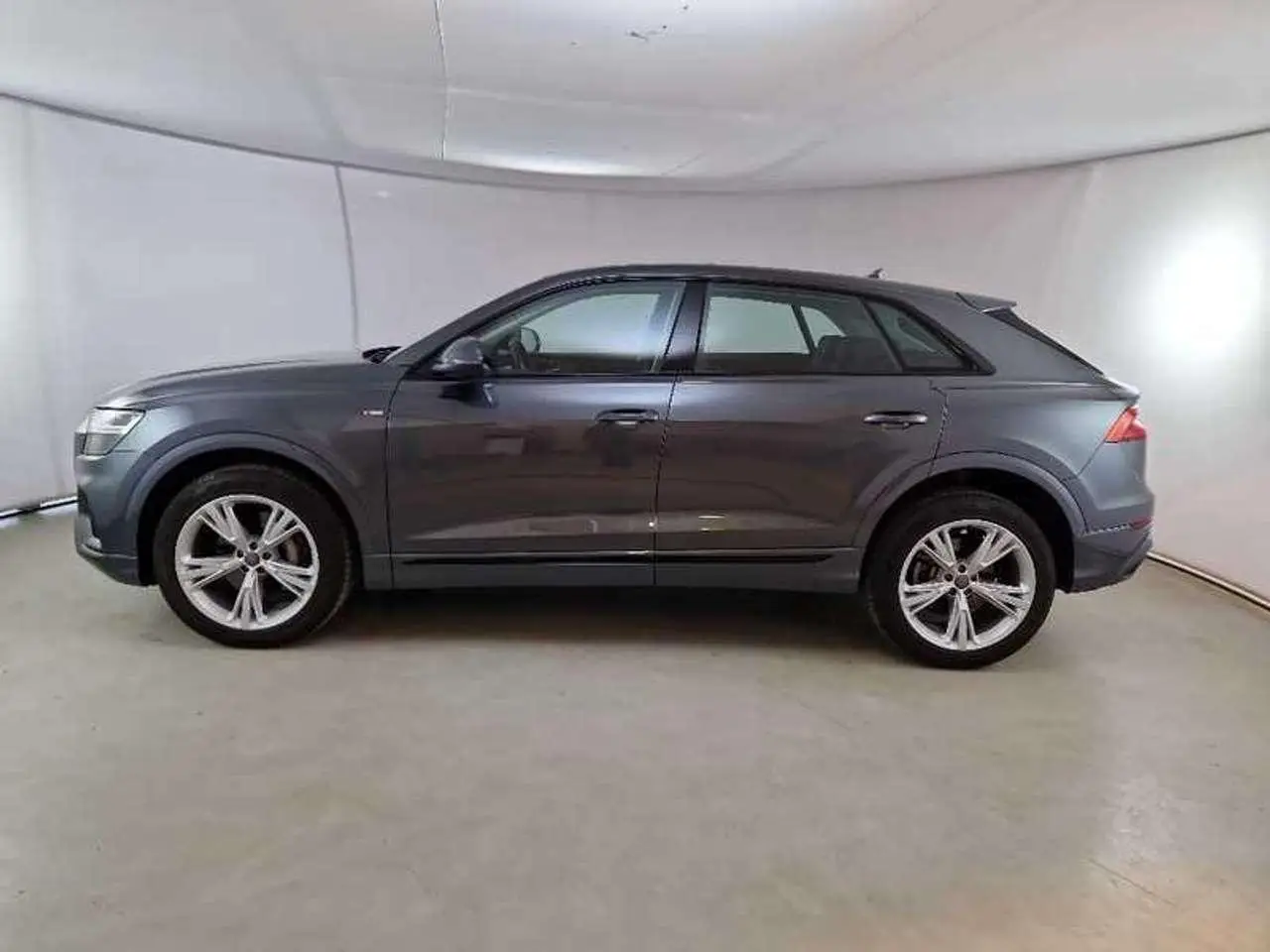 Photo 1 : Audi Q8 2020 Hybride