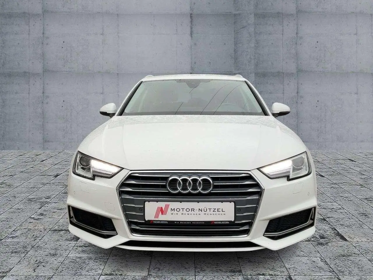 Photo 1 : Audi A4 2019 Essence