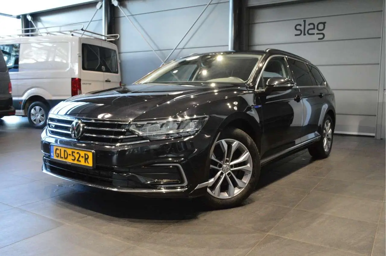 Photo 1 : Volkswagen Passat 2020 Hybride