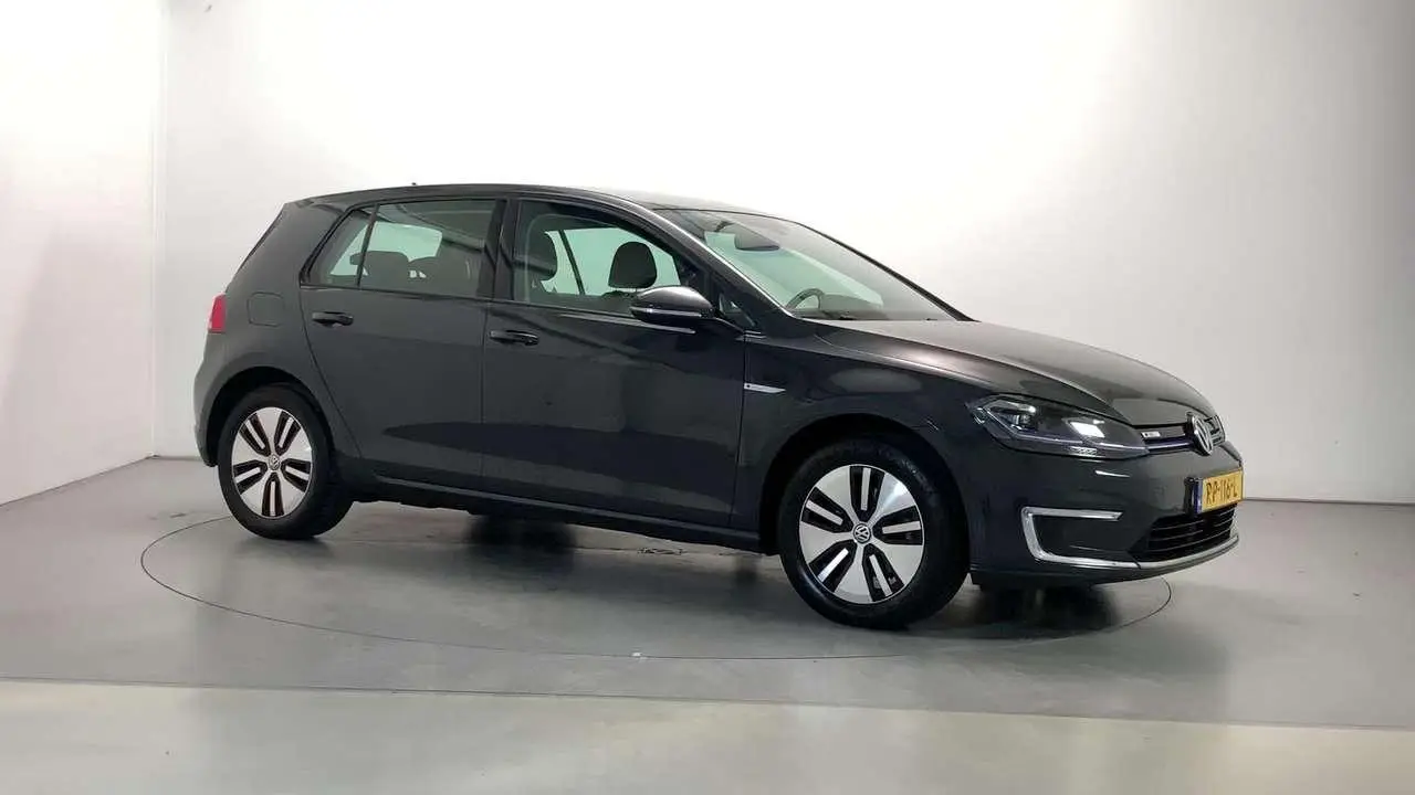 Photo 1 : Volkswagen Golf 2018 Electric