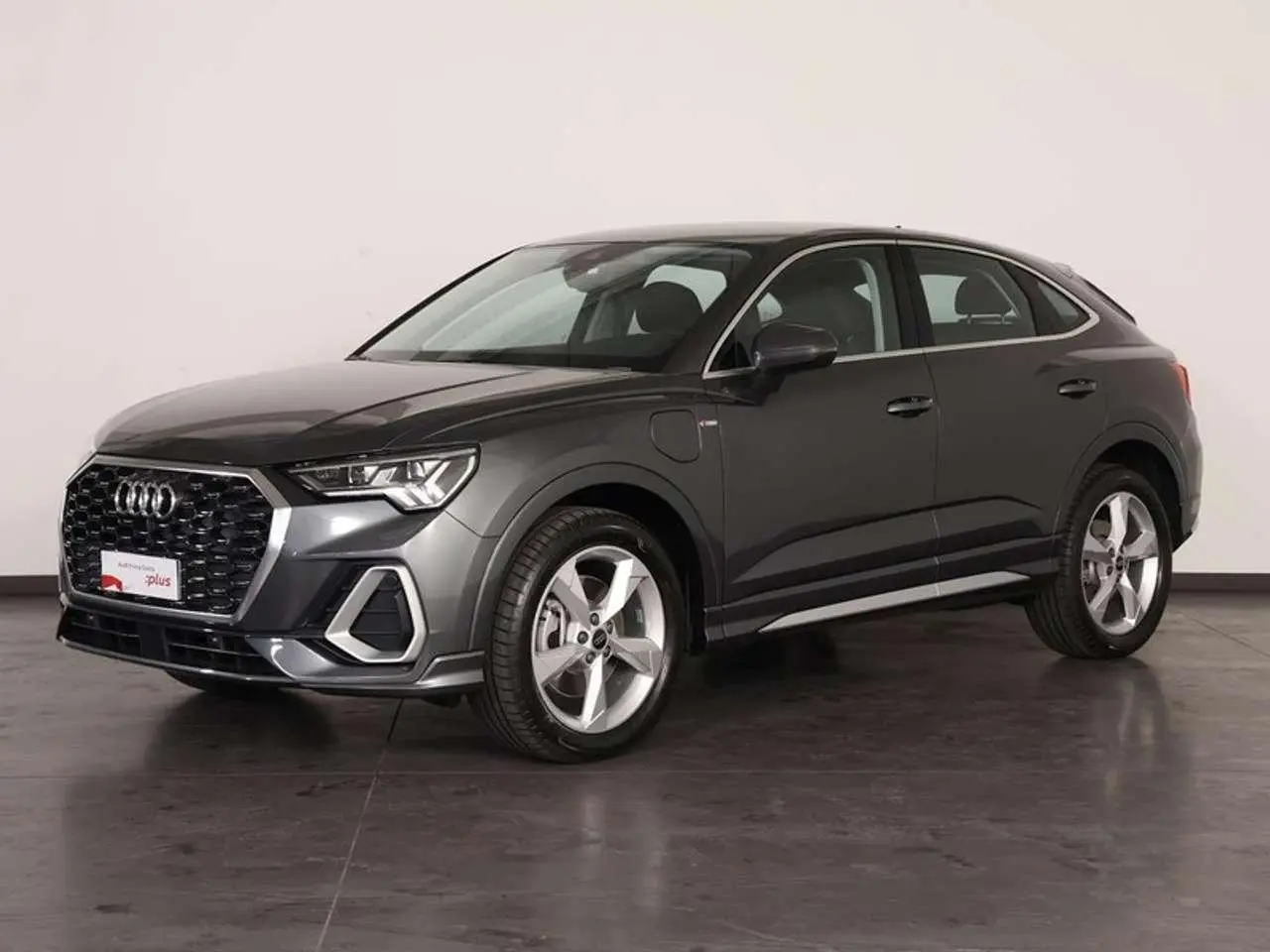 Photo 1 : Audi Q3 2024 Hybride