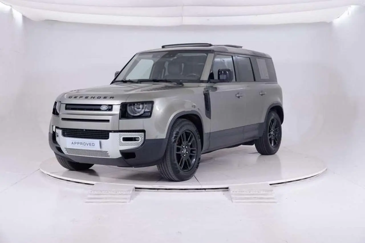 Photo 1 : Land Rover Defender 2021 Hybrid