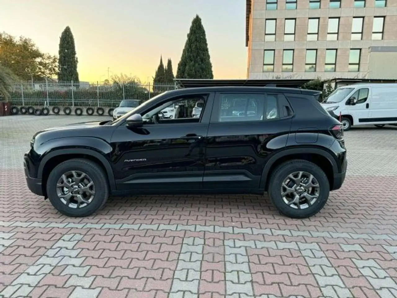 Photo 1 : Jeep Avenger 2024 Petrol