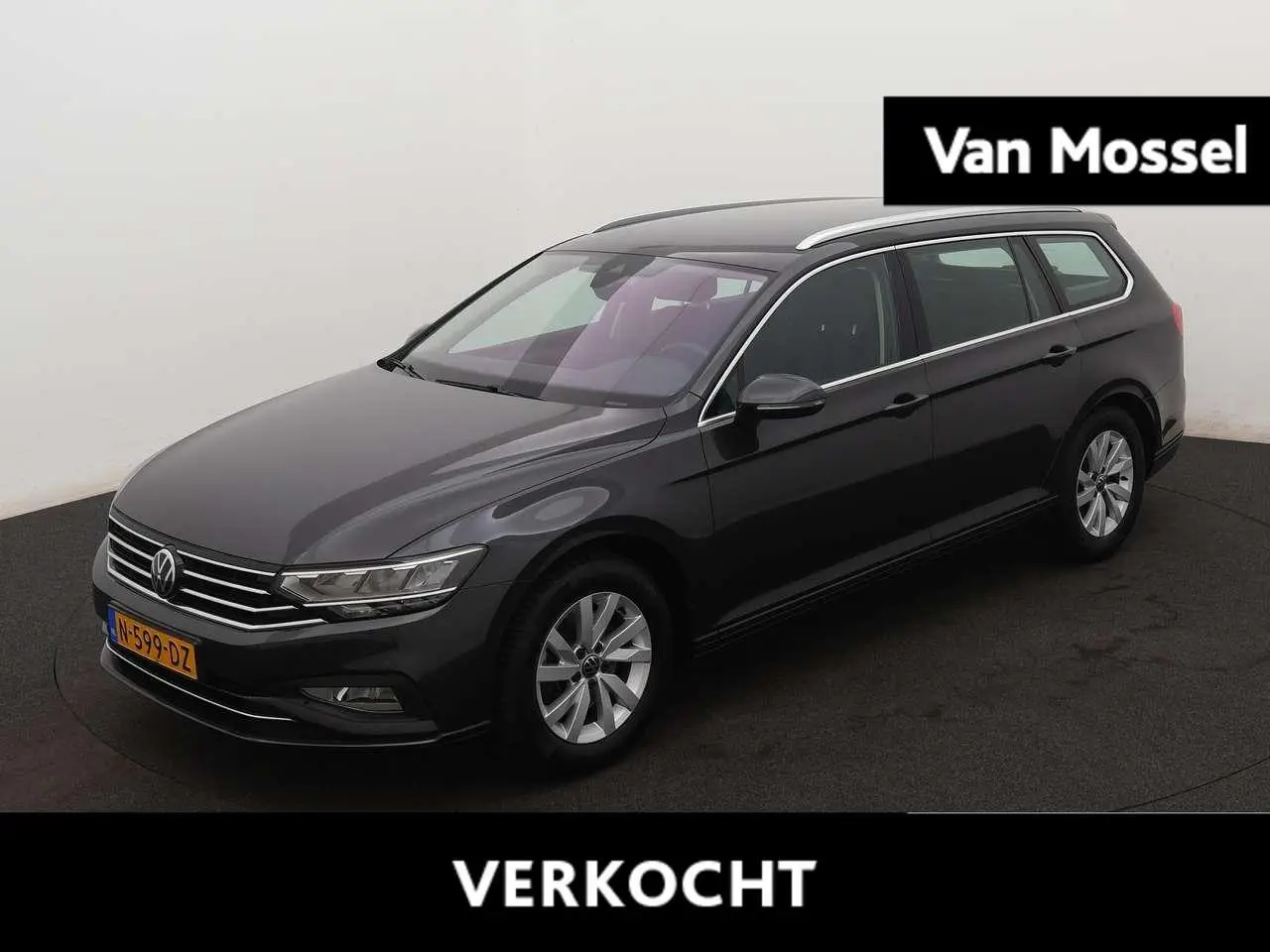 Photo 1 : Volkswagen Passat 2021 Petrol