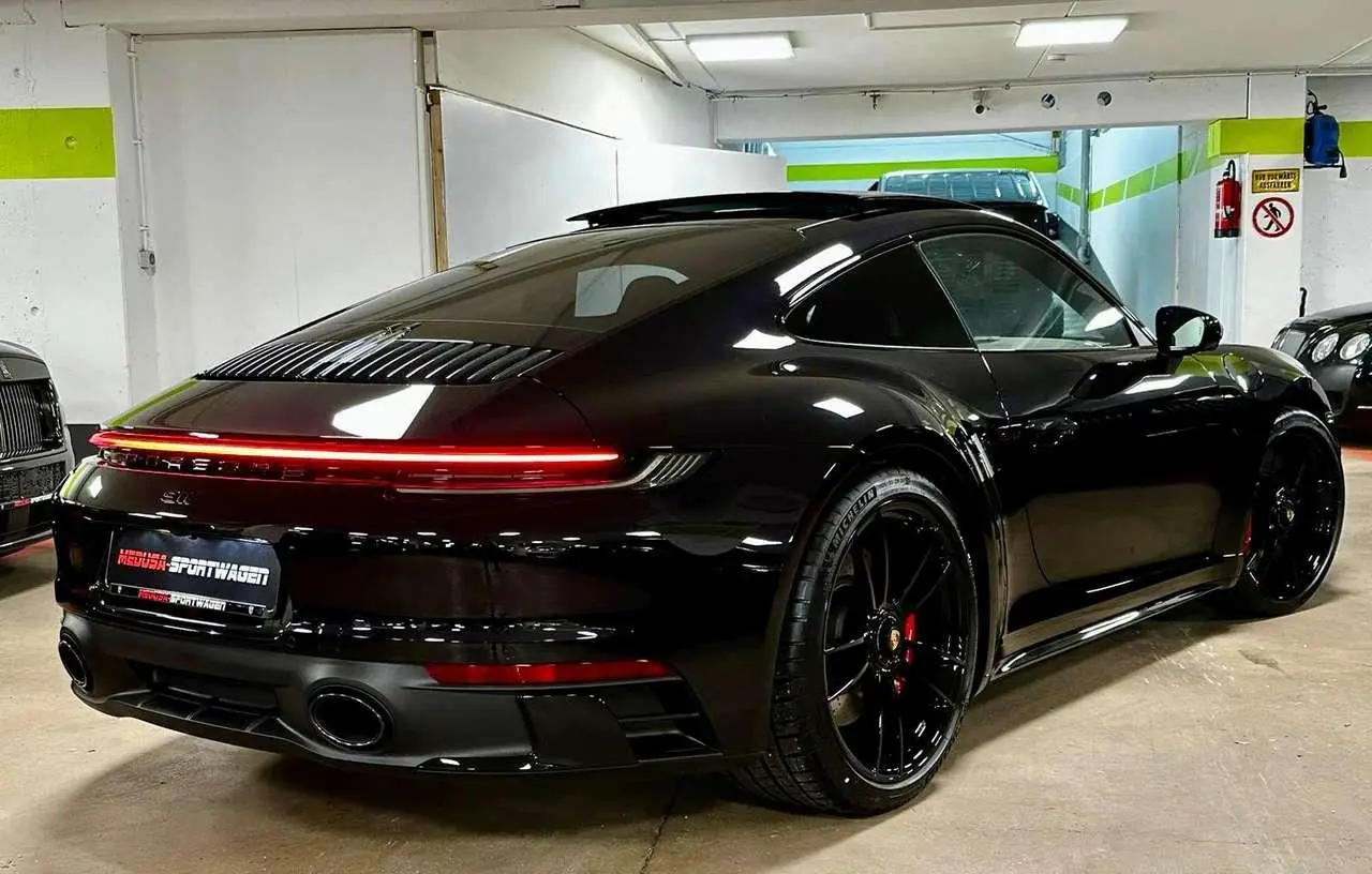 Photo 1 : Porsche 992 2023 Petrol