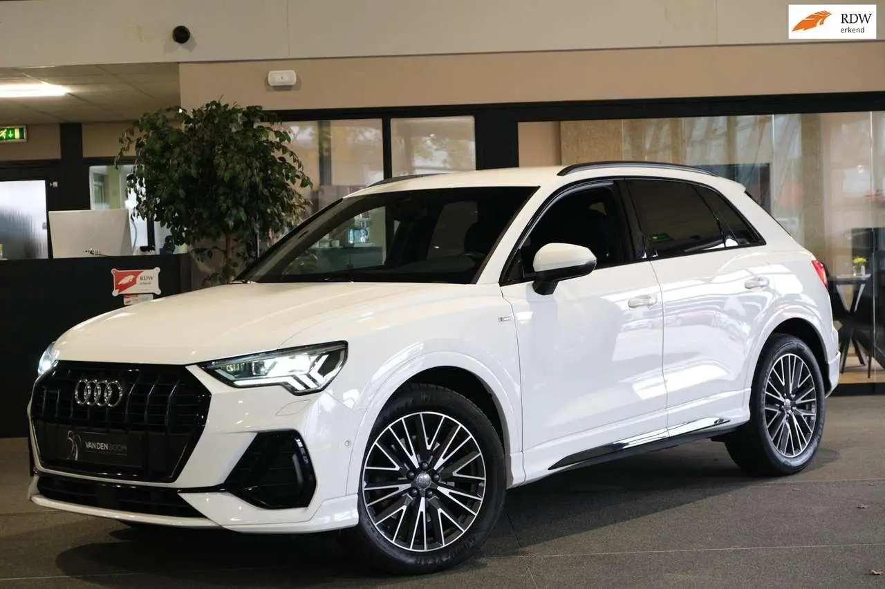 Photo 1 : Audi Q3 2019 Petrol