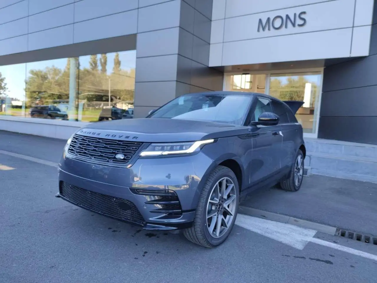 Photo 1 : Land Rover Range Rover Velar 2024 Hybrid