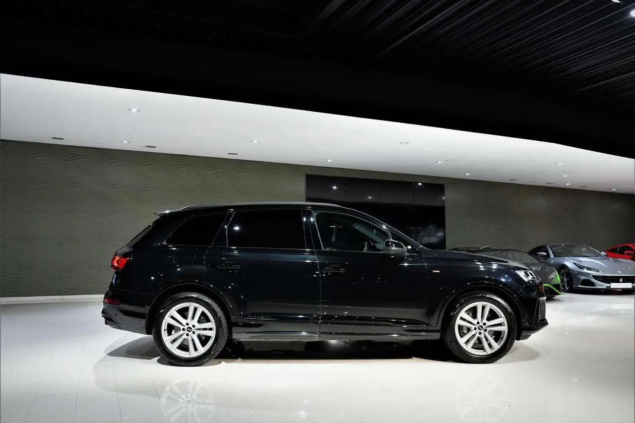 Photo 1 : Audi Q7 2022 Petrol