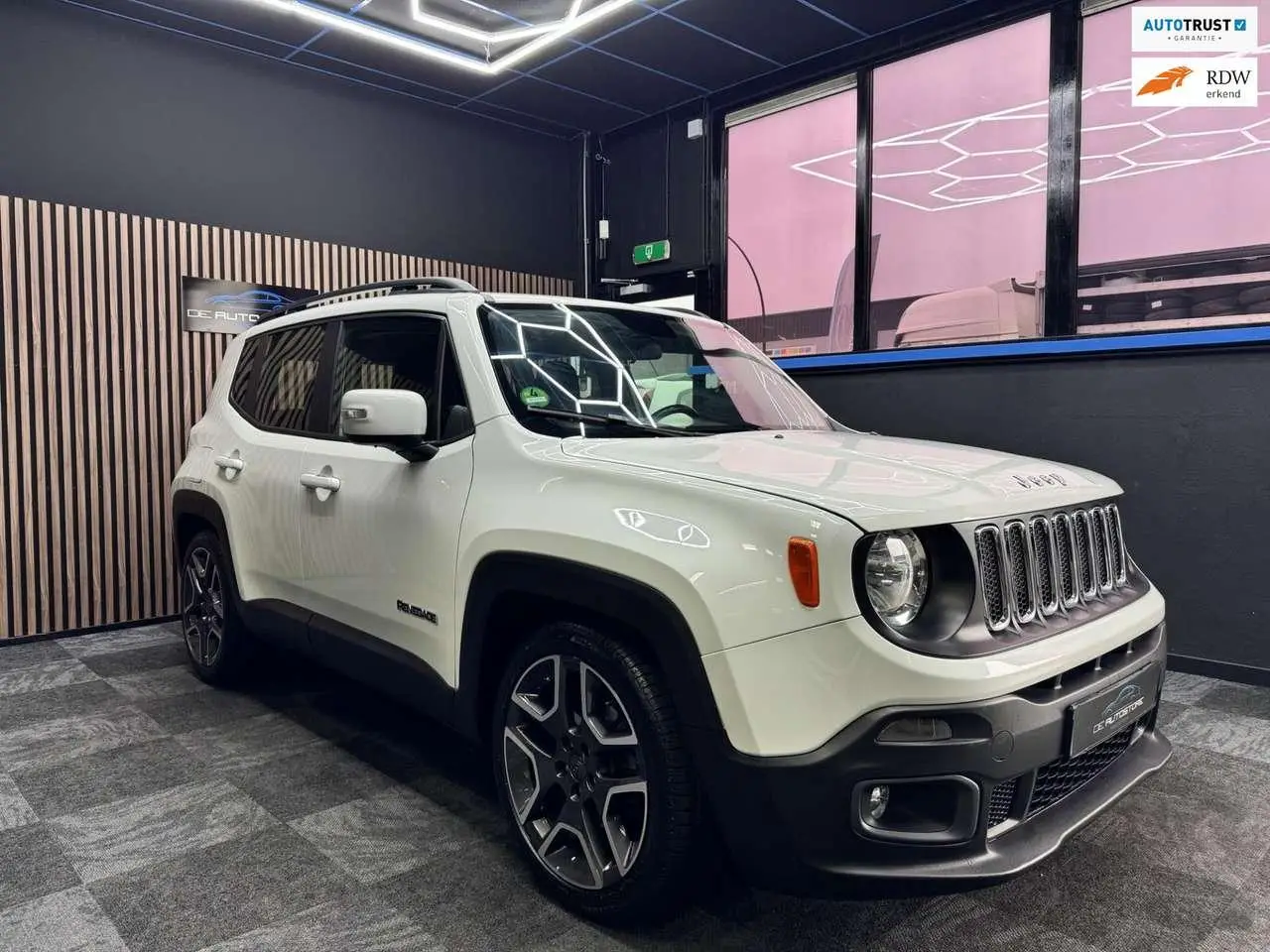 Photo 1 : Jeep Renegade 2017 Petrol