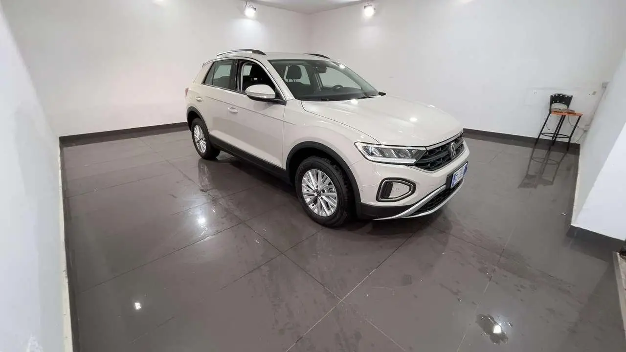 Photo 1 : Volkswagen T-roc 2024 Petrol