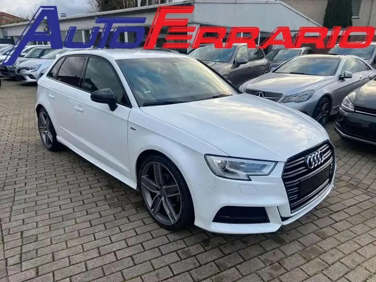 Photo 1 : Audi A3 2018 Petrol