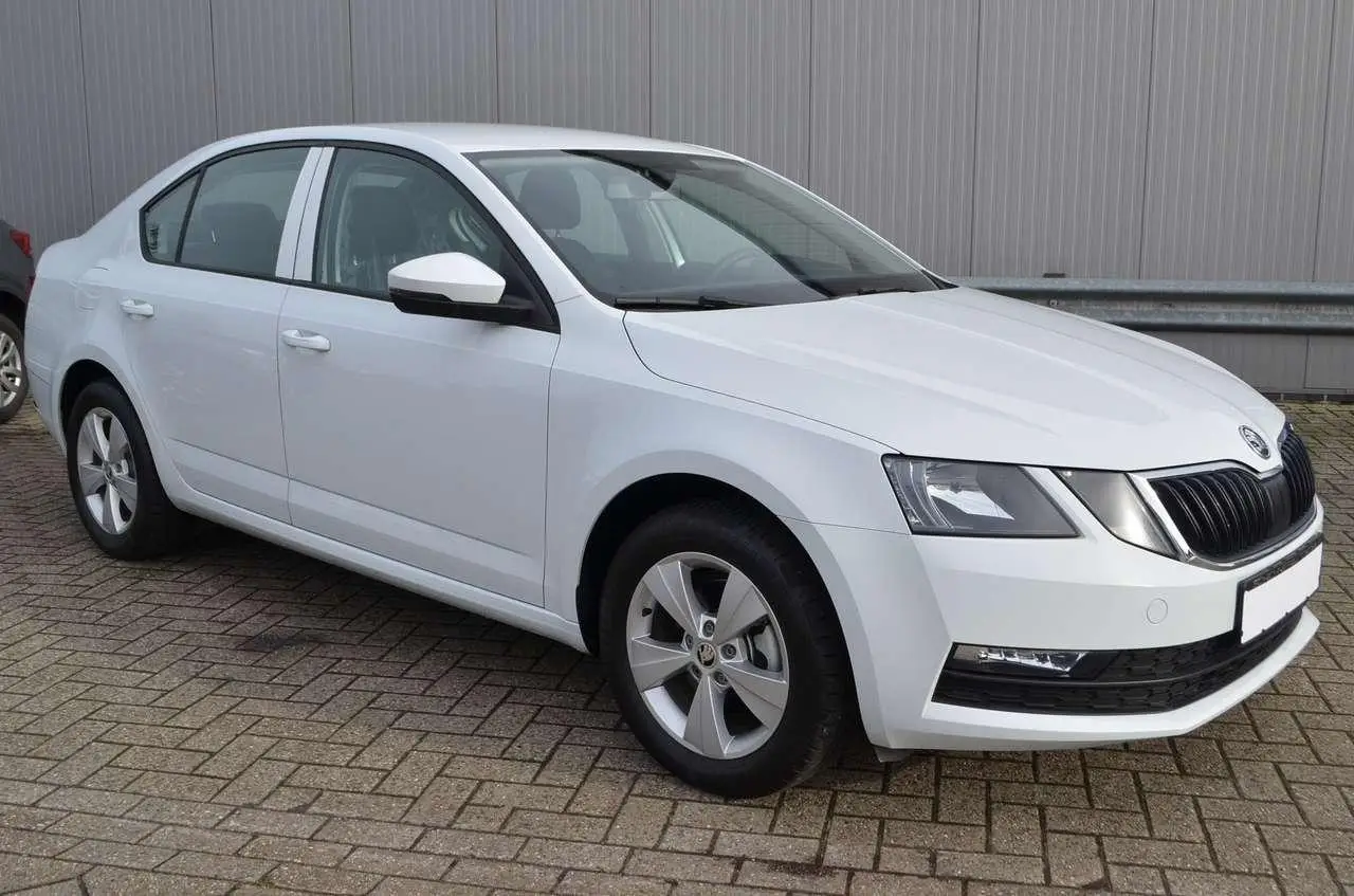 Photo 1 : Skoda Octavia 2024 Petrol