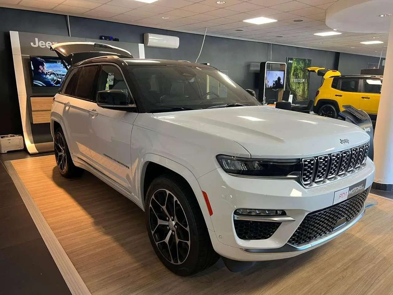 Photo 1 : Jeep Grand Cherokee 2024 Hybrid