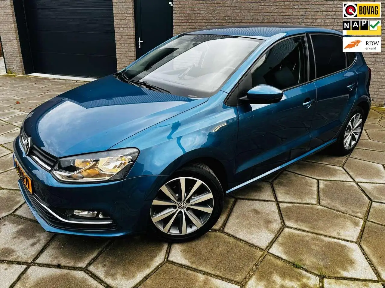 Photo 1 : Volkswagen Polo 2015 Petrol