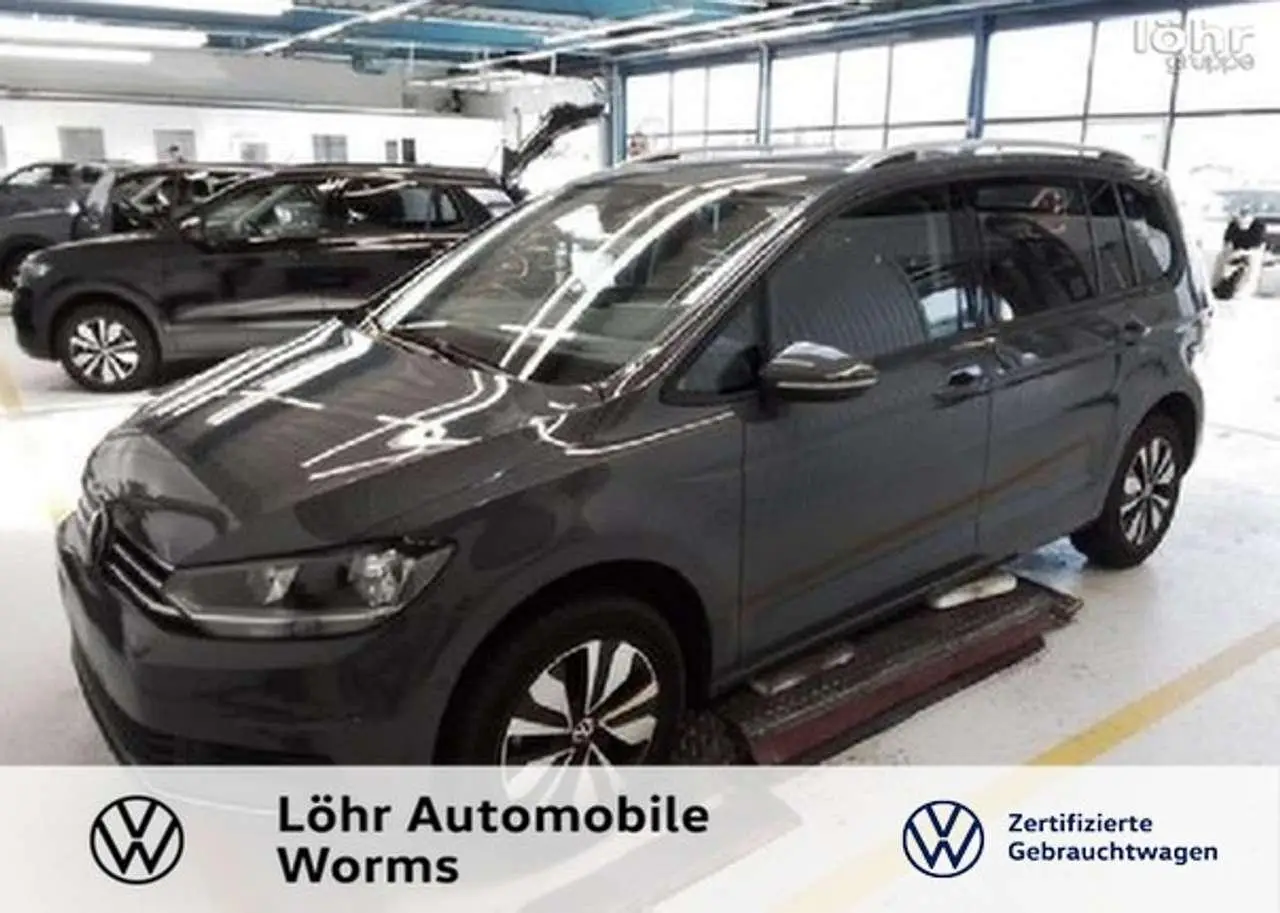 Photo 1 : Volkswagen Touran 2023 Essence