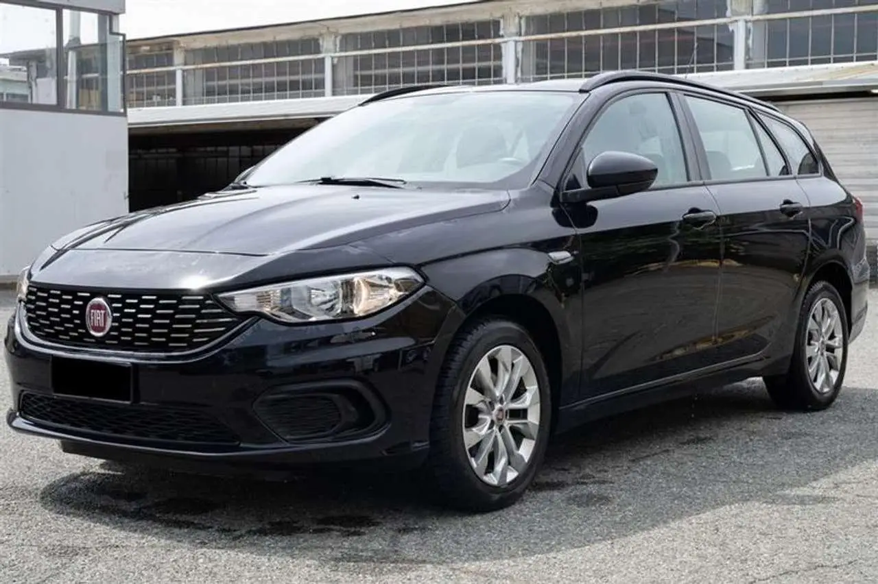 Photo 1 : Fiat Tipo 2018 Petrol