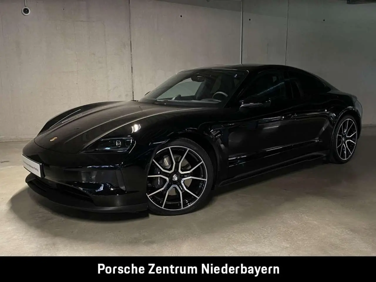 Photo 1 : Porsche Taycan 2024 Electric