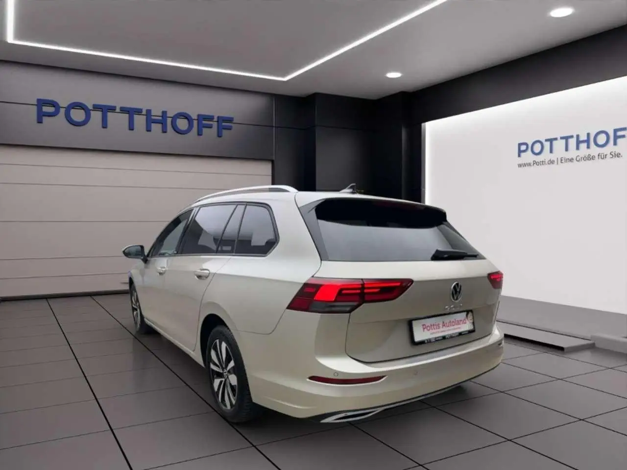 Photo 1 : Volkswagen Golf 2023 Petrol