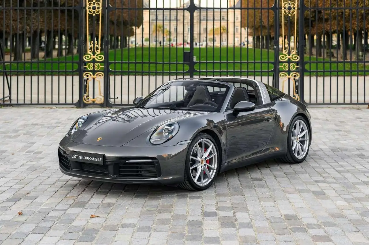 Photo 1 : Porsche 992 2020 Essence