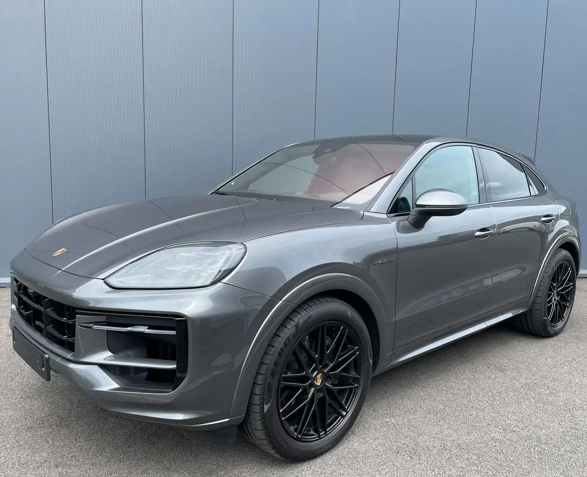 Photo 1 : Porsche Cayenne 2024 Hybrid