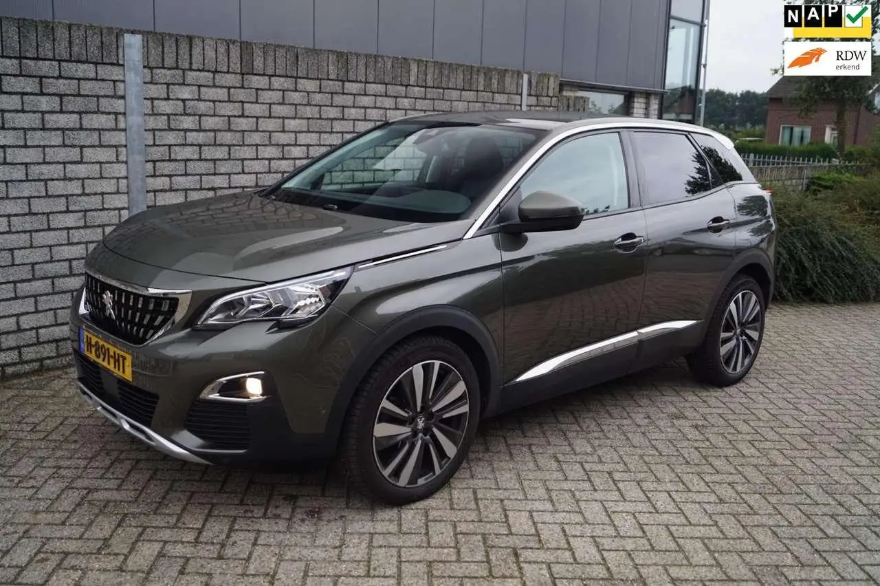 Photo 1 : Peugeot 3008 2020 Petrol