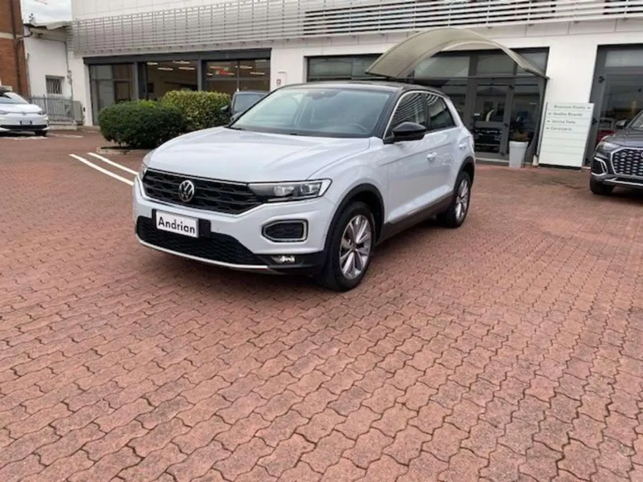 Photo 1 : Volkswagen T-roc 2021 Essence