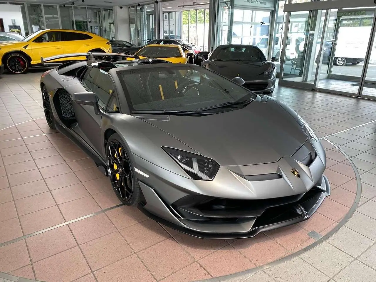 Photo 1 : Lamborghini Aventador 2021 Petrol