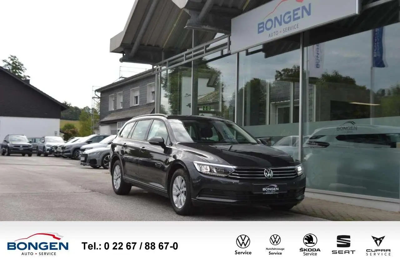 Photo 1 : Volkswagen Passat 2018 Petrol