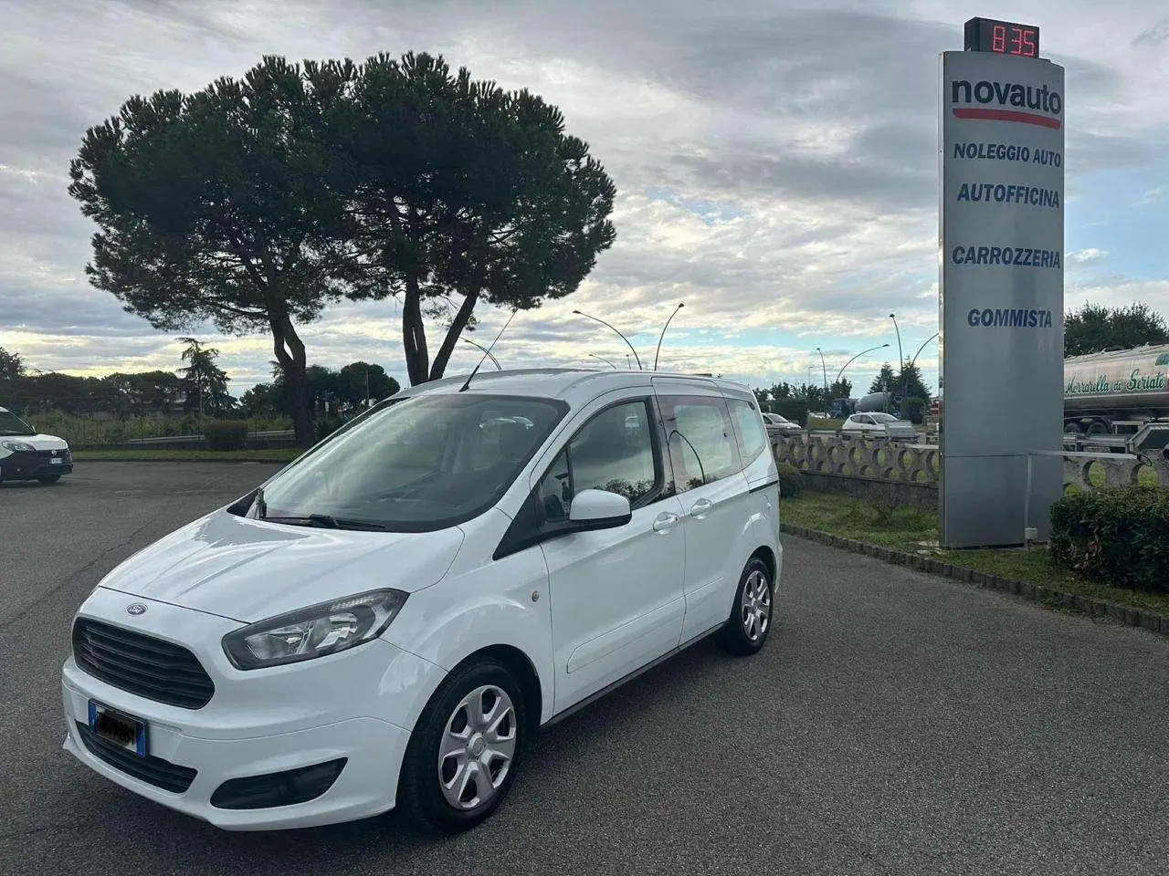 Photo 1 : Ford Tourneo 2017 Essence